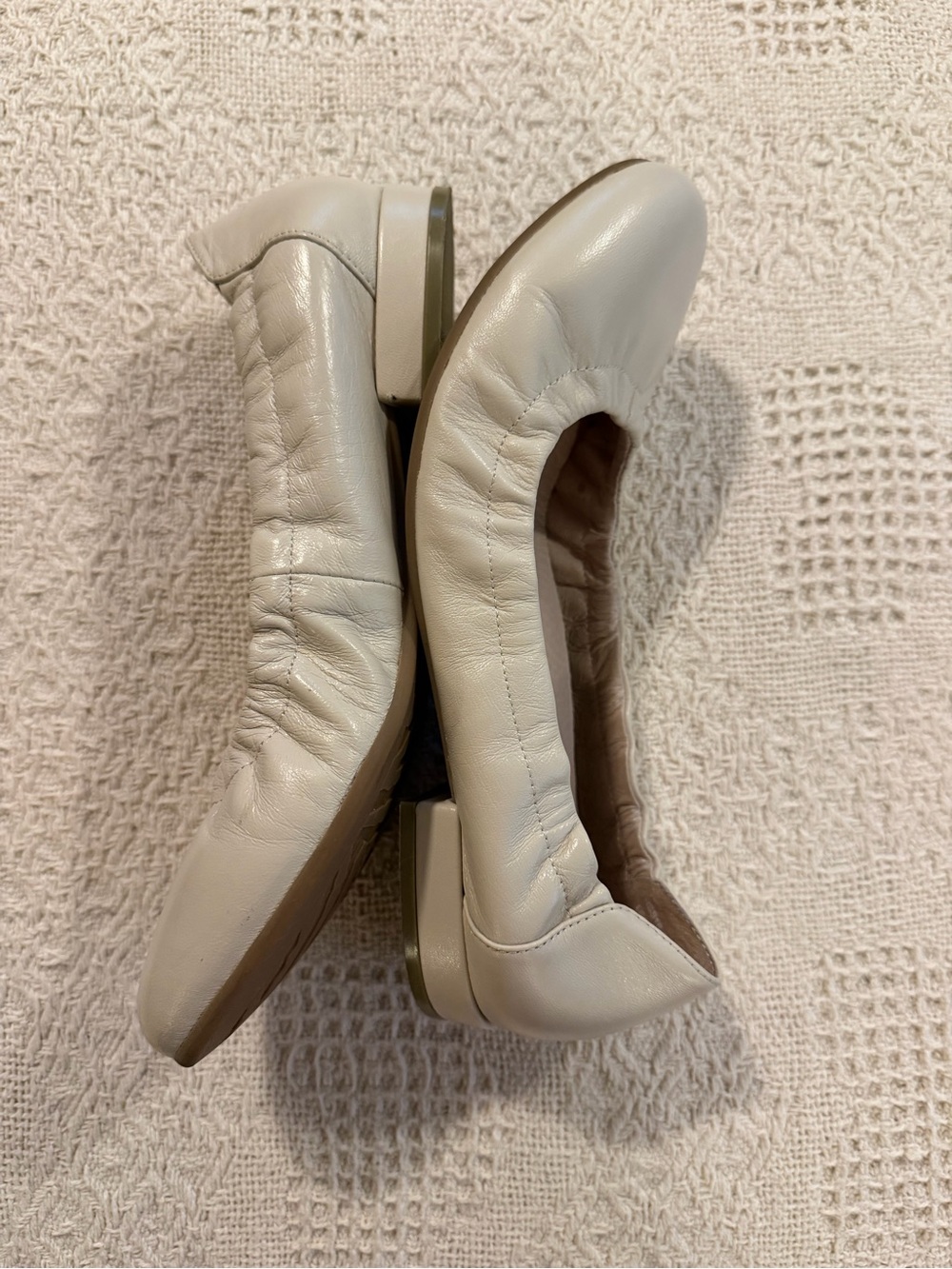 David Tate Cream Leather Ruched Ballet Flats